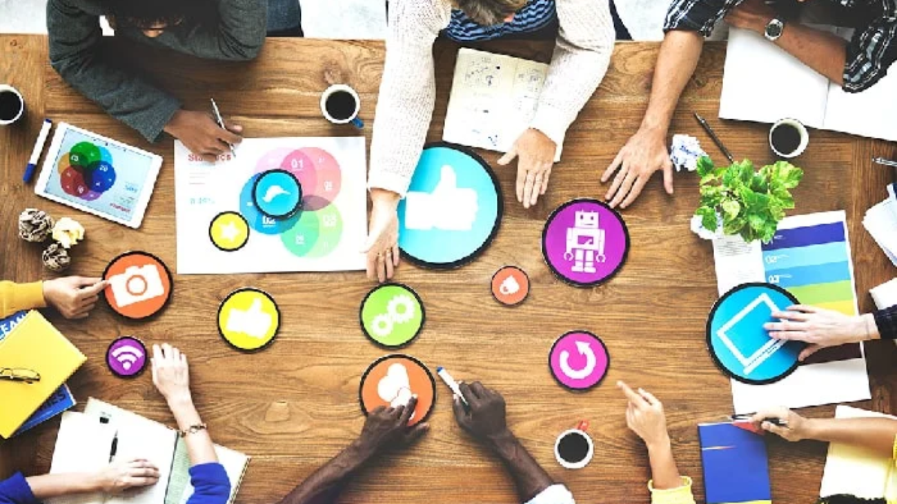 Ilustración representativa de técnicas de marketing digital utilizadas en redes y buscadores